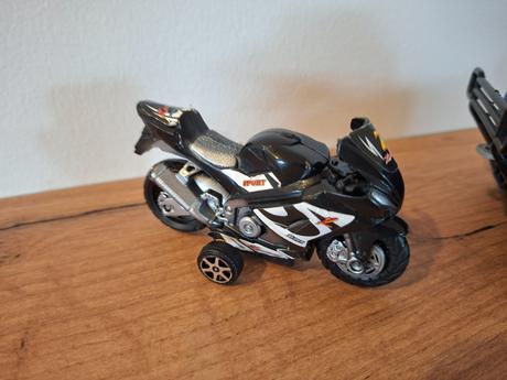 2x autíčko na cvrka+motorka,