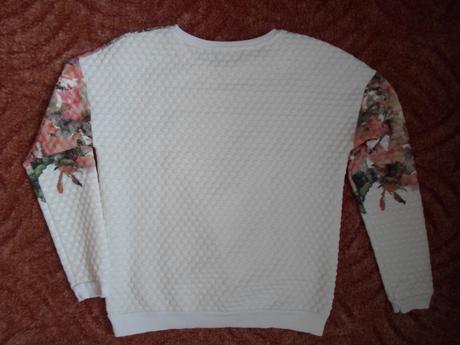 Bílá květovaná mikina mikinka, bershka,m