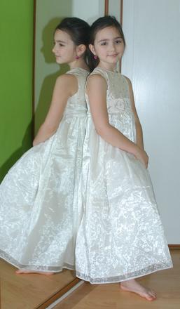 Slavnostní sváteční společenské šaty družička, 128