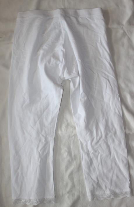Ub129. bílé 3/4 legíny s krajkou 13-14 let, 158