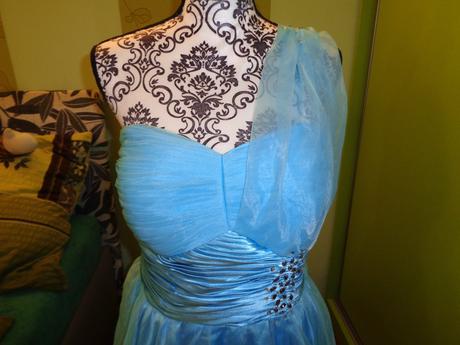 Luxusní modré šaty, 44