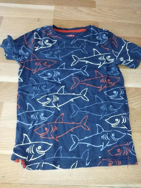 Tričko se žraloky 110 tu, tu,110