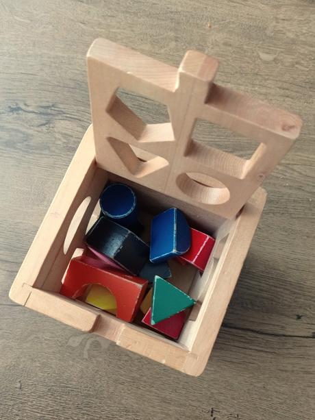 Vkládací kostka - dřevěná,