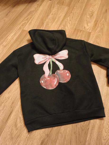 Mikina s mašlí s třešničkami, 152