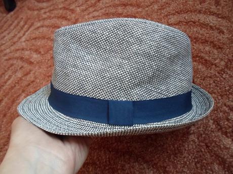 Modrý klobouk, c&a,128