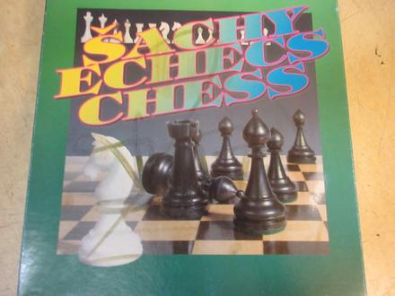 D195    společenská hra šachy  krabice 35 x 35 cm, 