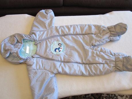 Velmi pěkná šedá zimní kombinéza s kapucí, v. 68, 68