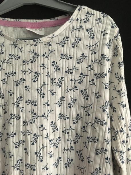 Vel. 128 bílé triko s kvítky, 128