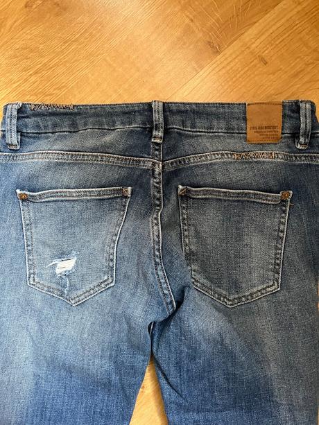 Dřené, trhané džíny, rifle, zara,36