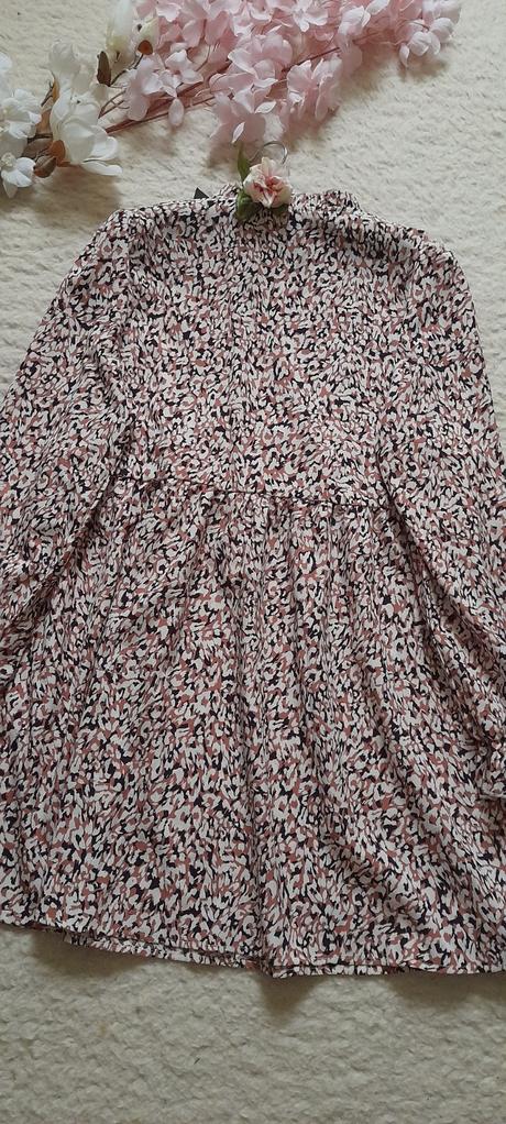 Vzorované krátké šaty s dlouhými rukávy, l