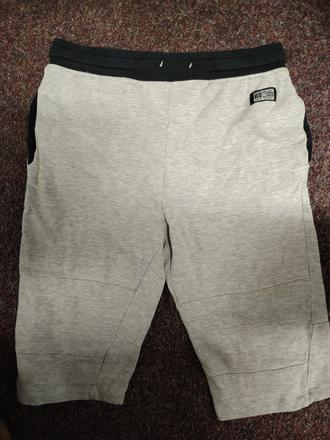 Tříčtvrteční kalhoty, 140