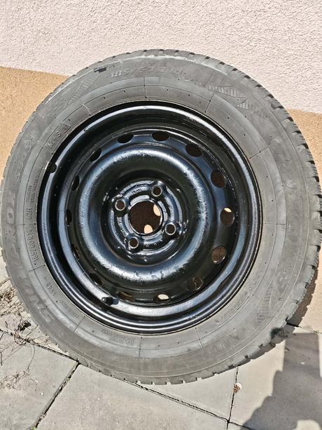 Sada 4 ocelových disků včetně 4 zimních pneumatik, 