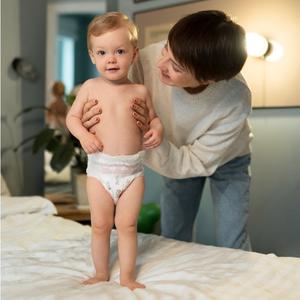 Ptáte se dítěte, jestli ho můžete přebalit?