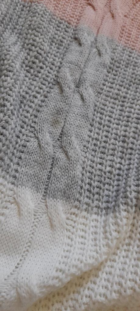 Zdobené svetrové mini šaty, 