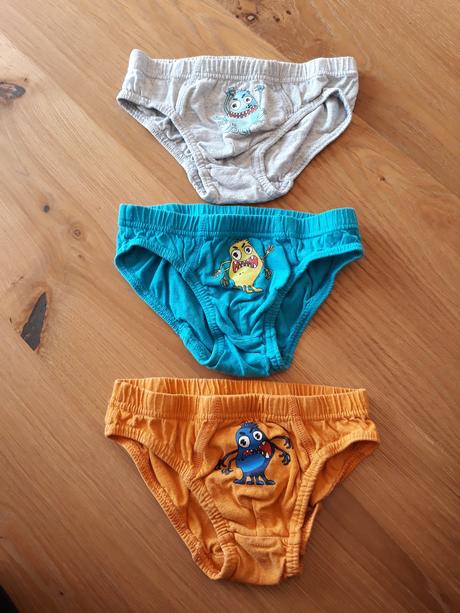 3 x slipy  reserved, reserved,122