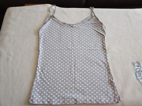 Pěkný sv. šedý bavl. elastický top na ramínka, 152