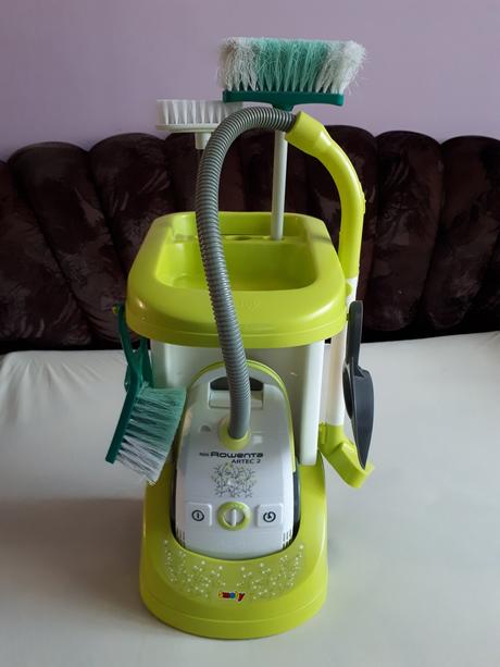 Dětský úklidový vozík s elektronickým vysavačem,