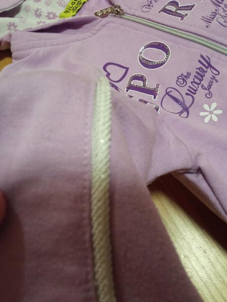 Fialková mikinka, 104