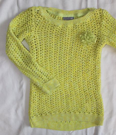 Ao165. ažurový svetr s kytkou, 122