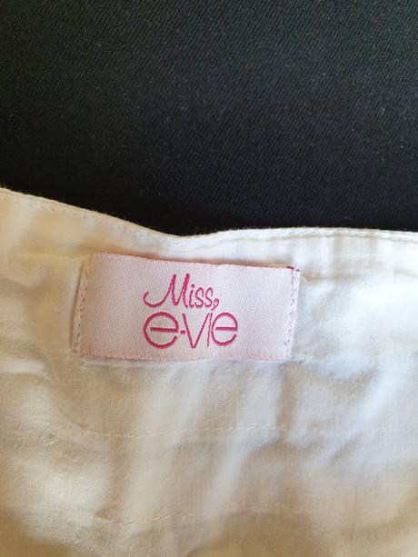 Dívčí sukně, 146