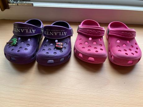 2x crocs 6/7, crocs,22