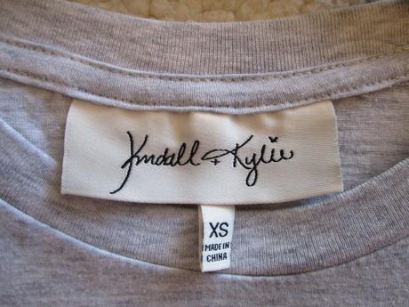 Pěkné sv. šedé bavl. tričko zn. kendall+kylie, xs