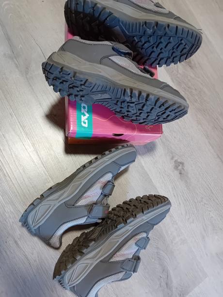 2 x outdoorové botky, 34
