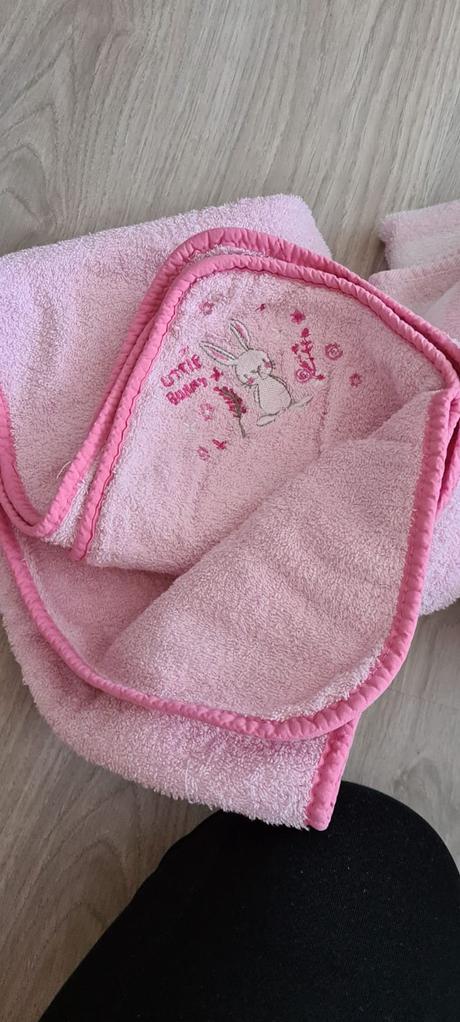 2x dívčí ručník na miminko,