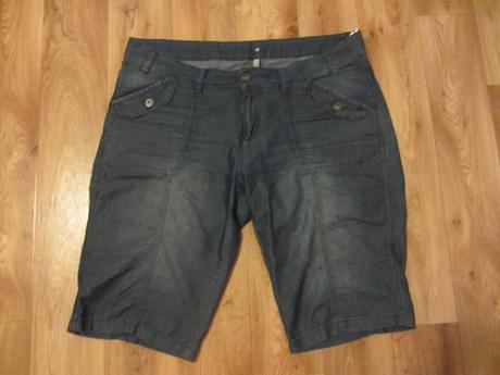 Tmavěmodré džínové kraťasy, 48