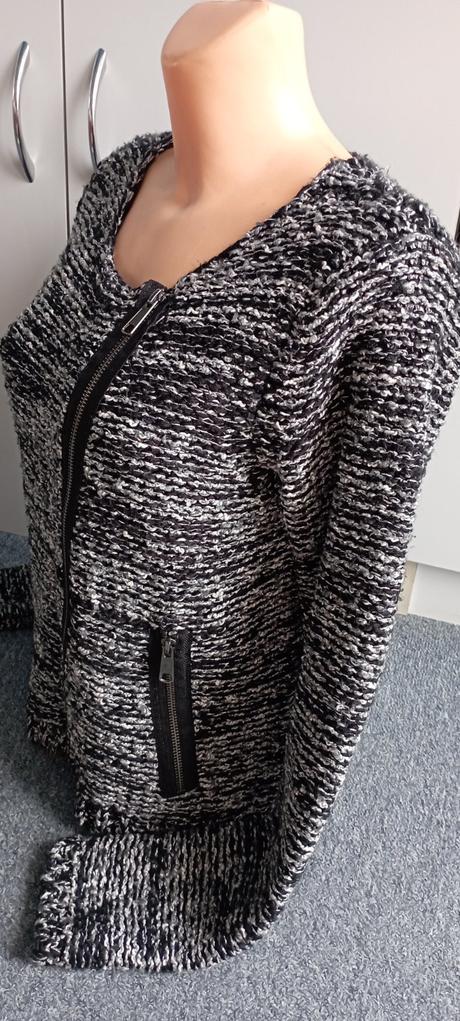 Svetr se zipy zn."1982" vel."l", l