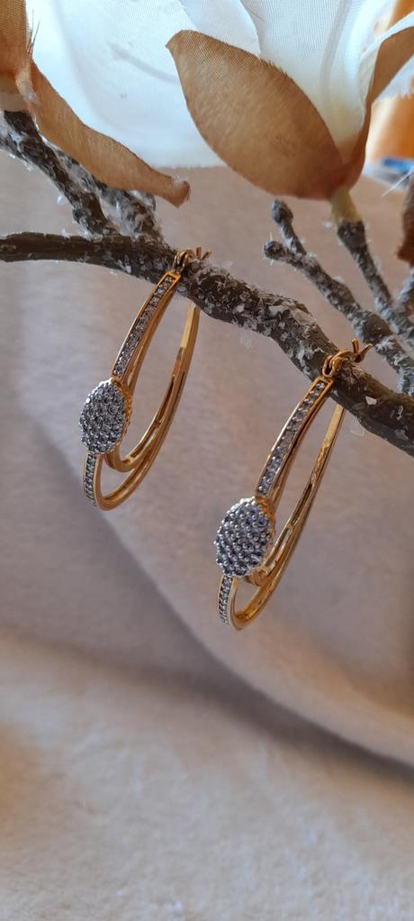 Zlaté oválné náušnice s kamínky,