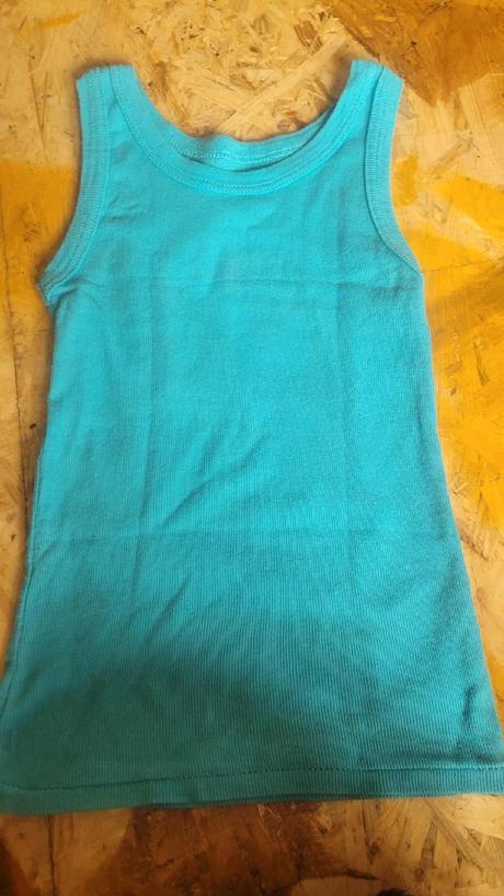 Kšiltovky a tílka, 122–134