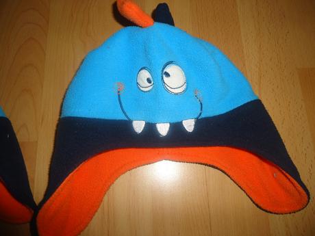 2 zimní čepičky, 92