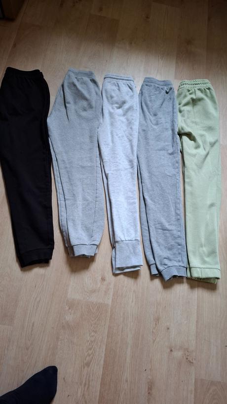 5x tepláky i jednotlivě slabší, 158