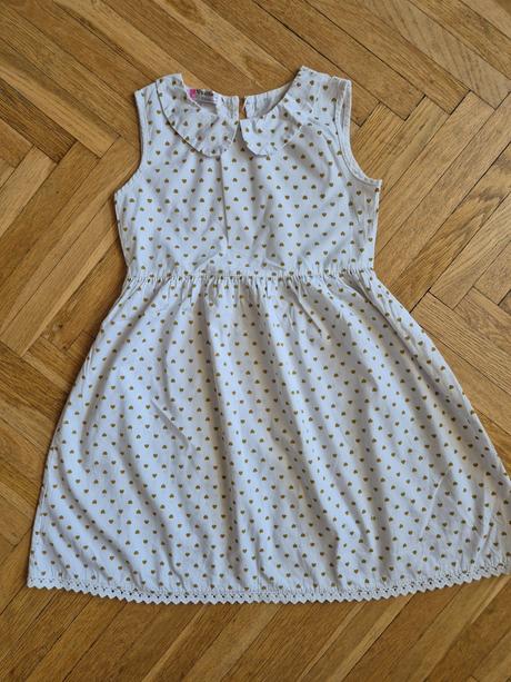 Srdíčkové šaty, 122