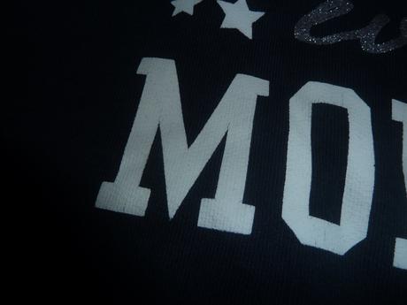 Tmavě modrá mikina s nápisem, kik,128