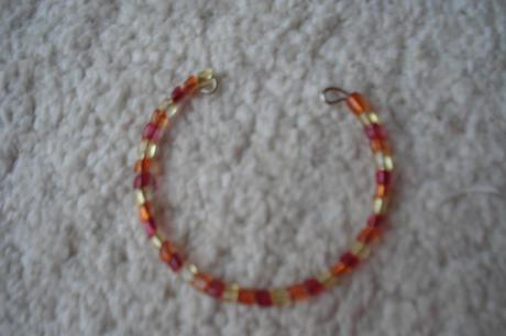 Náramek z korálků,