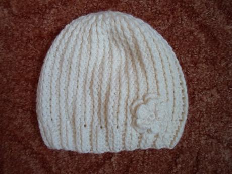 Bílá háčkovaná čepice čepička, 116