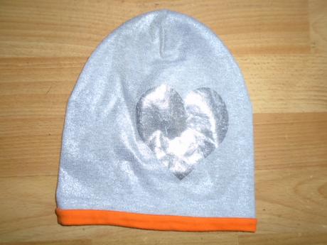 Čepice kovový lesk srdce 6-10 let, 122 / 128 / 134 / 140