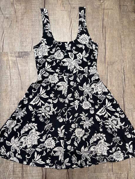 Dámské či dívčí šaty, terranova,s