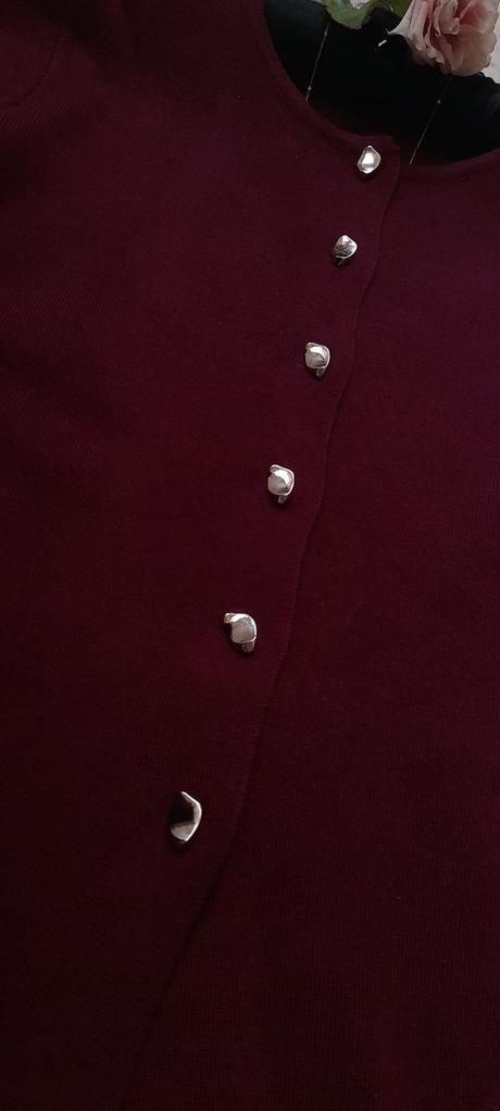 Elegantní vínový svetřík, l