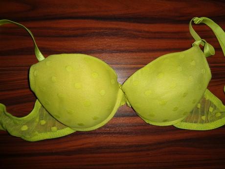 Svítivě zelená podprsenka s puntíky- 85 c-push-up, 85c