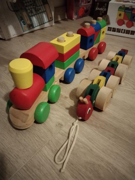 Dřevěný vláček a tahací housenka,