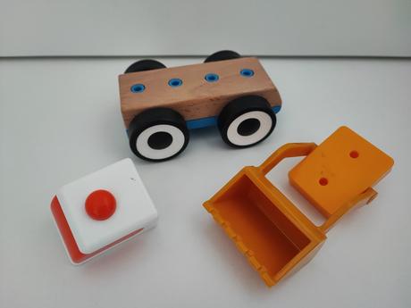 Sada dřevěných autíček, 
