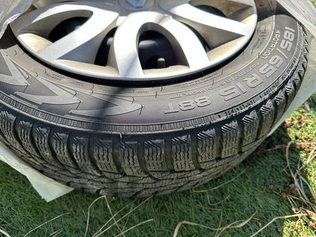 Zimní kola nokian - disky a pneu, 4 ks 185/65 r15, 