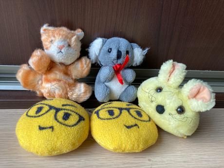 Mix menších plyšáků,