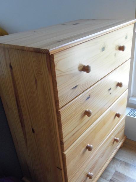 Dřevěná komoda, 