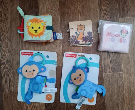 5x dětské knížky - závěsné,látkové,kousací,dřevěné, 