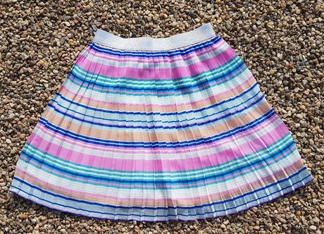 M122	dívčí skládaná elegantní sukně vel. 140, tu,134
