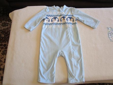 Velmi pěkný sv. modrý sametový elast. overal, v.74, 74